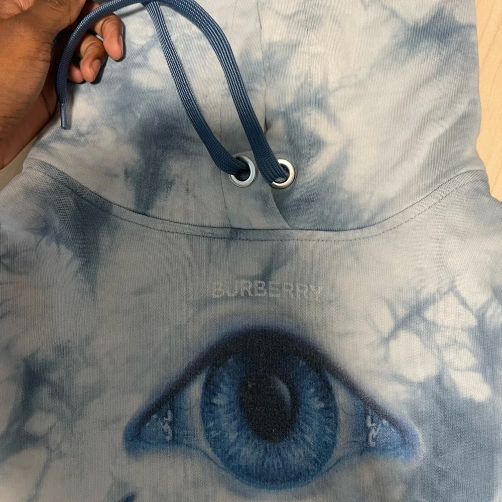Burberry Blue Oversized Shark Print Hoodie! Size medium! No flaws! - Picture 4 of 7